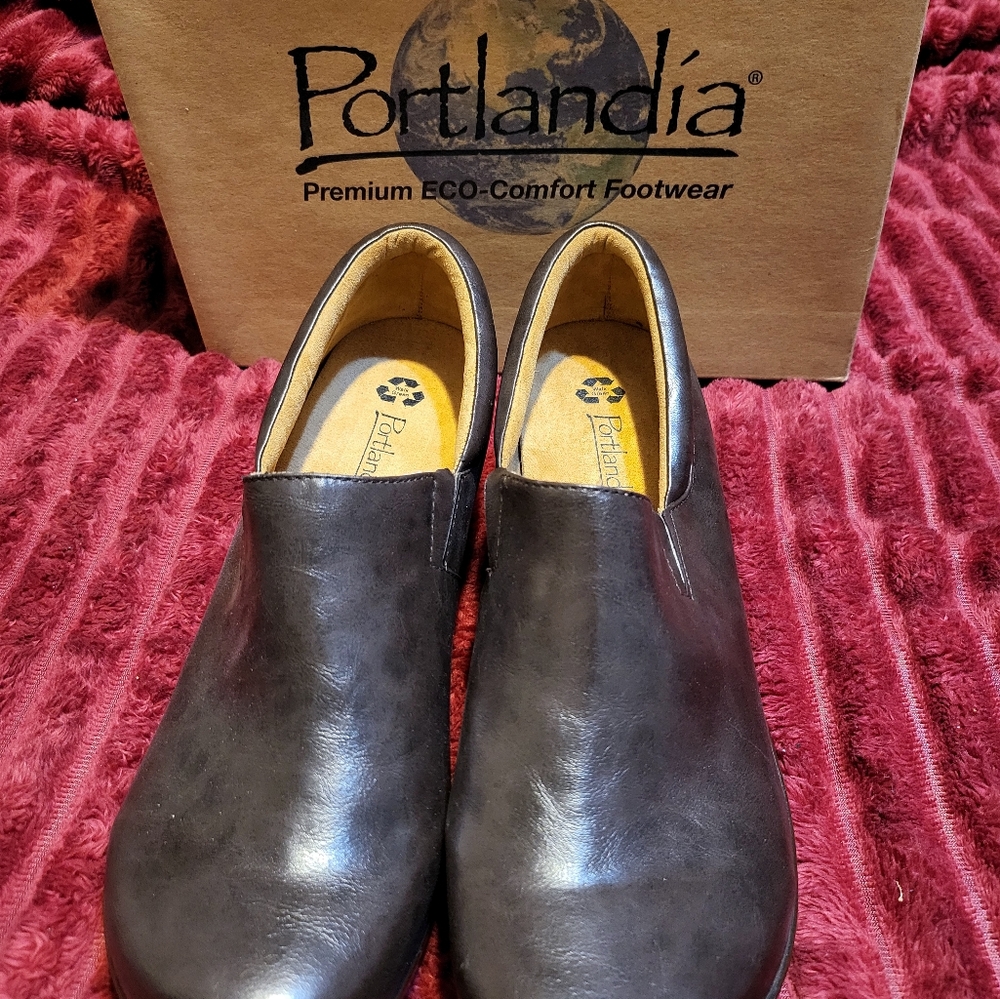 NWB Portlandia Pro Clogs, brown, size 43